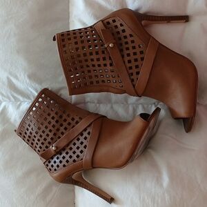 Guess cage ankle, side zipper,  open toe bootie